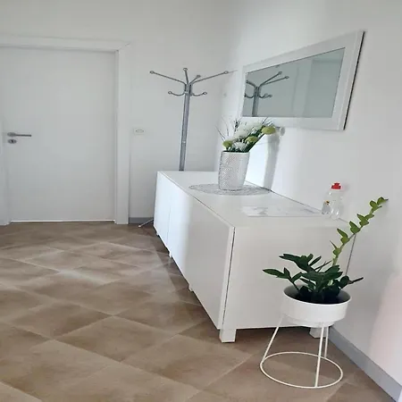Bright Near The Sea In Appartement