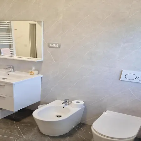 Bright Near The Sea In Appartement Zambratija (Istria)