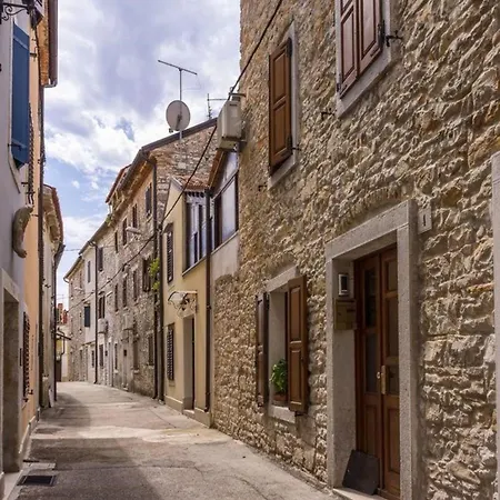 Bright Near The Sea In Appartement Zambratija (Istria)